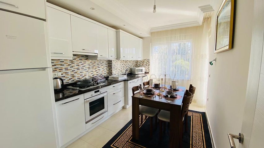 مجمع فاخر - شقة غرفتين وصالة - مطبخ منفصل - في محمودلار / الانيا 