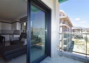 شقة 1 + 1 على بعد 200 متر من الشاطئ في منطقة كارجيجاك 