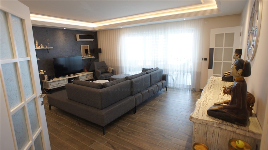 اطلالة بحرية ساحرة -طابق مرتفع - شقة غرفتين وصالة ضمن مجمع اول صف على البحر - في توسمور / الانيا