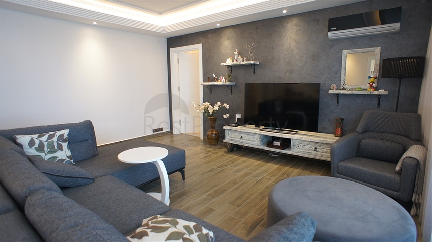 اطلالة بحرية ساحرة -طابق مرتفع - شقة غرفتين وصالة ضمن مجمع اول صف على البحر - في توسمور / الانيا