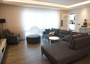 اطلالة بحرية ساحرة -طابق مرتفع - شقة غرفتين وصالة ضمن مجمع اول صف على البحر - في توسمور / الانيا