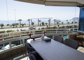 اطلالة بحرية ساحرة -طابق مرتفع - شقة غرفتين وصالة ضمن مجمع اول صف على البحر - في توسمور / الانيا