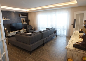 اطلالة بحرية ساحرة -طابق مرتفع - شقة غرفتين وصالة ضمن مجمع اول صف على البحر - في توسمور / الانيا