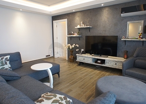 اطلالة بحرية ساحرة -طابق مرتفع - شقة غرفتين وصالة ضمن مجمع اول صف على البحر - في توسمور / الانيا