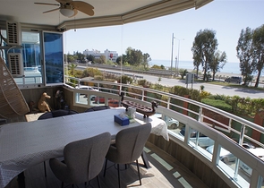 اطلالة بحرية ساحرة -طابق مرتفع - شقة غرفتين وصالة ضمن مجمع اول صف على البحر - في توسمور / الانيا