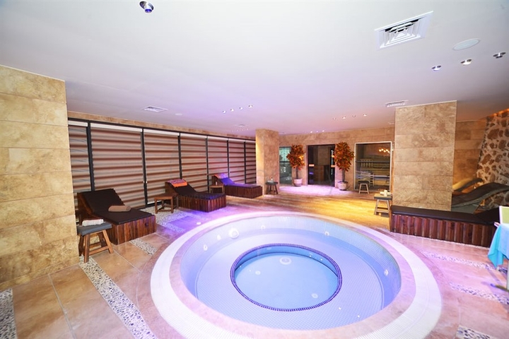 شقق للبيع في كاستل - غرفة وصالة ضمن مجمع يضم كافة الخدمات -كاستل / الانيا 