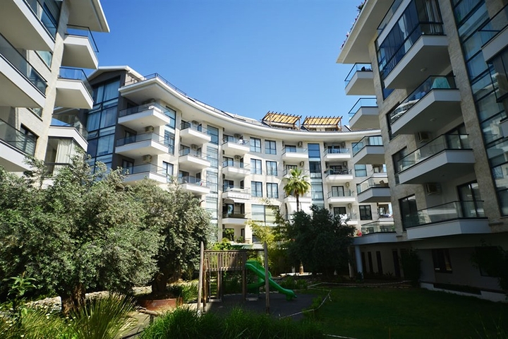 شقق للبيع في كاستل - غرفة وصالة ضمن مجمع يضم كافة الخدمات -كاستل / الانيا 