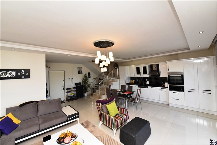 اطلالة بحر - دوبلكس غرفتين وصالة مفروشة - ضمن مجمع انيق - في كاستل / الانيا 