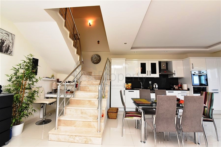 اطلالة بحر - دوبلكس غرفتين وصالة مفروشة - ضمن مجمع انيق - في كاستل / الانيا 