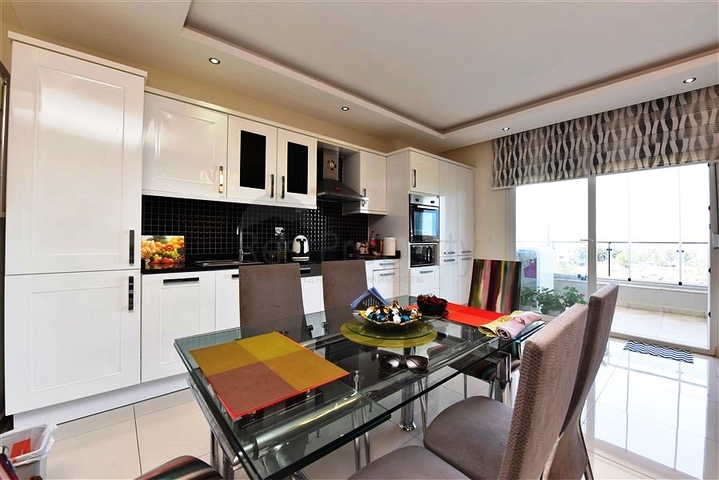 اطلالة بحر - دوبلكس غرفتين وصالة مفروشة - ضمن مجمع انيق - في كاستل / الانيا 