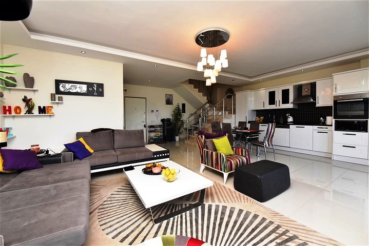 اطلالة بحر - دوبلكس غرفتين وصالة مفروشة - ضمن مجمع انيق - في كاستل / الانيا 