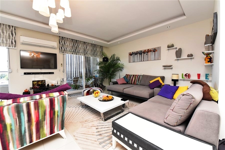 اطلالة بحر - دوبلكس غرفتين وصالة مفروشة - ضمن مجمع انيق - في كاستل / الانيا 