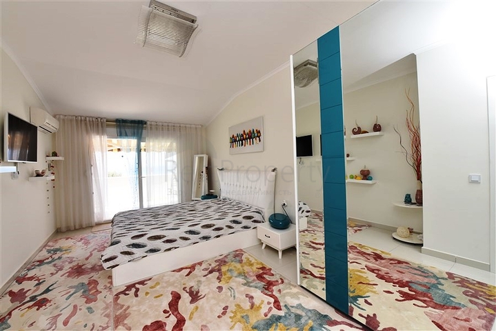 اطلالة بحر - دوبلكس غرفتين وصالة مفروشة - ضمن مجمع انيق - في كاستل / الانيا 