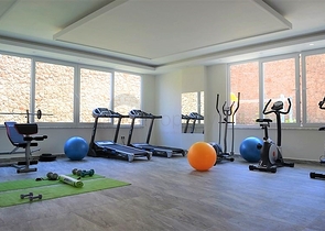 اطلالة بحر - دوبلكس غرفتين وصالة مفروشة - ضمن مجمع انيق - في كاستل / الانيا 