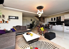 اطلالة بحر - دوبلكس غرفتين وصالة مفروشة - ضمن مجمع انيق - في كاستل / الانيا 