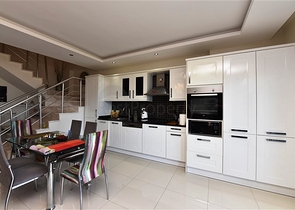 اطلالة بحر - دوبلكس غرفتين وصالة مفروشة - ضمن مجمع انيق - في كاستل / الانيا 