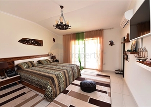 اطلالة بحر - دوبلكس غرفتين وصالة مفروشة - ضمن مجمع انيق - في كاستل / الانيا 