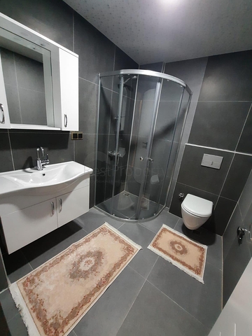 جانب المشفى الحكومي في الانيا - شقة 2 غرفة وصالة ضمن مجمع حديث في اوبا / الانيا 