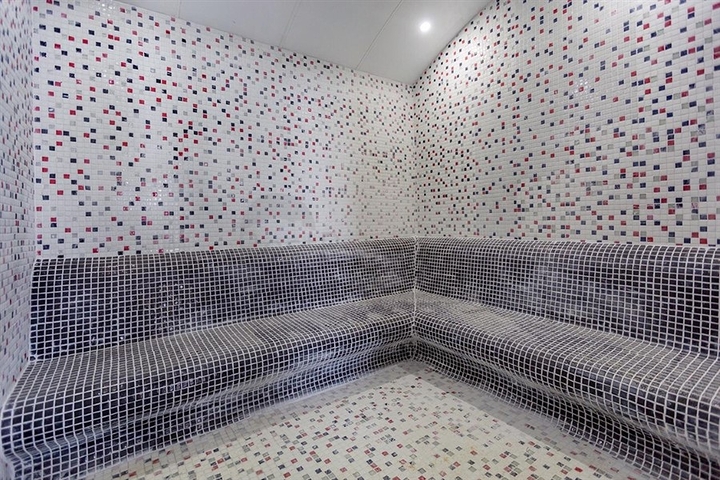 جانب المشفى الحكومي في الانيا - شقة 2 غرفة وصالة ضمن مجمع حديث في اوبا / الانيا 