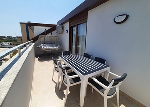 جانب المشفى الحكومي في الانيا - شقة 2 غرفة وصالة ضمن مجمع حديث في اوبا / الانيا 