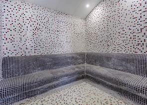 جانب المشفى الحكومي في الانيا - شقة 2 غرفة وصالة ضمن مجمع حديث في اوبا / الانيا 