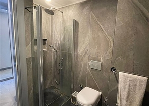 بجانب شاطئ كليوباترا -مجمع حديث - شقة غرفة وصالة -في مركز الانيا 