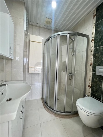 شقة غرفتين وصالة مفروشة - ضمن مجمع قريب من البحر والخدمات - في محمودلار / الانيا 