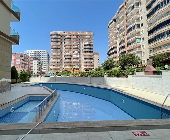 شقة غرفتين وصالة مفروشة - ضمن مجمع قريب من البحر والخدمات - في محمودلار / الانيا 