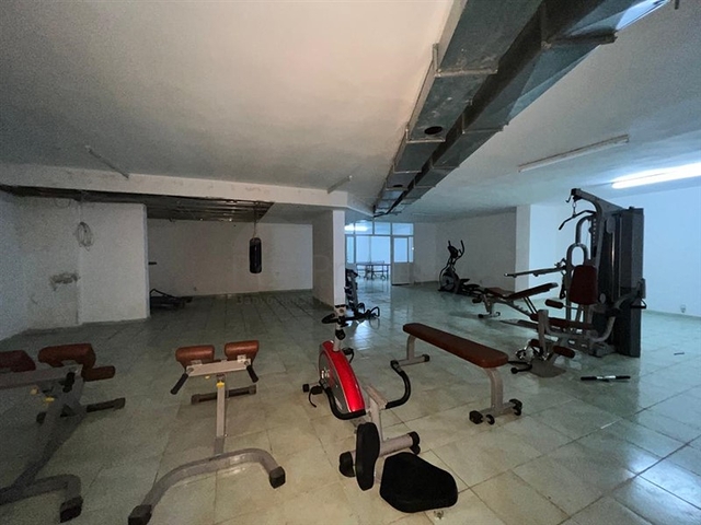 شقة غرفتين وصالة مفروشة - ضمن مجمع قريب من البحر والخدمات - في محمودلار / الانيا 