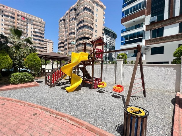 شقة غرفتين وصالة مفروشة - ضمن مجمع قريب من البحر والخدمات - في محمودلار / الانيا 