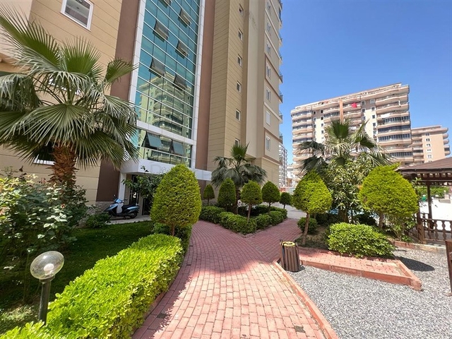 شقة غرفتين وصالة مفروشة - ضمن مجمع قريب من البحر والخدمات - في محمودلار / الانيا 