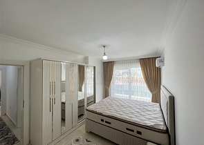 شقة غرفتين وصالة مفروشة - ضمن مجمع قريب من البحر والخدمات - في محمودلار / الانيا 