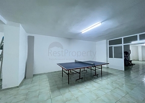 شقة غرفتين وصالة مفروشة - ضمن مجمع قريب من البحر والخدمات - في محمودلار / الانيا 