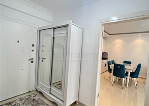 شقة غرفتين وصالة مفروشة - ضمن مجمع قريب من البحر والخدمات - في محمودلار / الانيا 