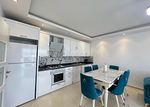 شقة غرفتين وصالة مفروشة - ضمن مجمع قريب من البحر والخدمات - في محمودلار / الانيا 