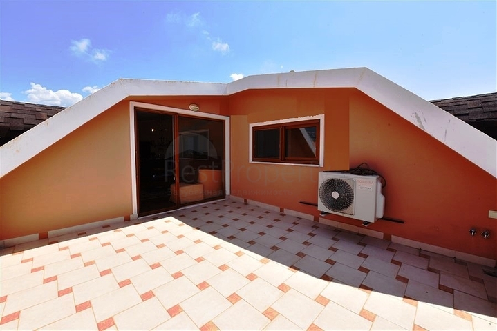 دوبلكس واسعة - 5 غرف وصالة - مفروشة - في موقع مميز - اوبا / الانيا 