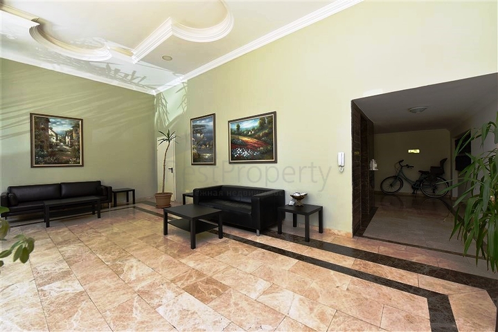 دوبلكس واسعة - 5 غرف وصالة - مفروشة - في موقع مميز - اوبا / الانيا 