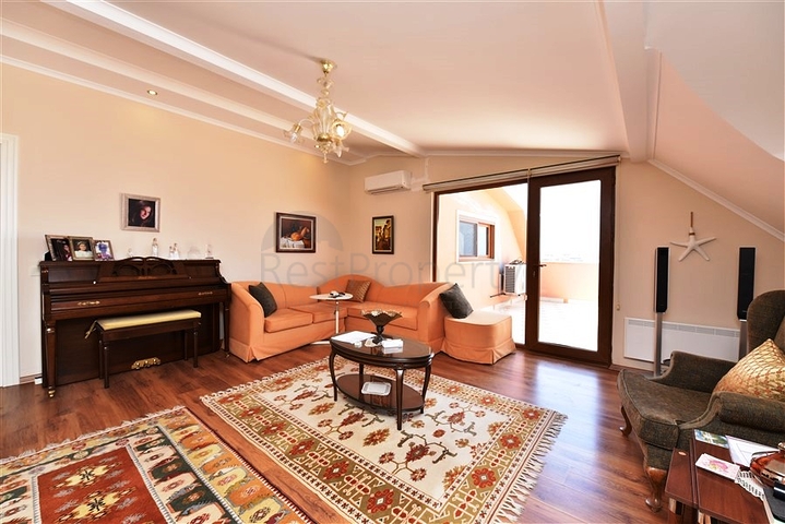 دوبلكس واسعة - 5 غرف وصالة - مفروشة - في موقع مميز - اوبا / الانيا 