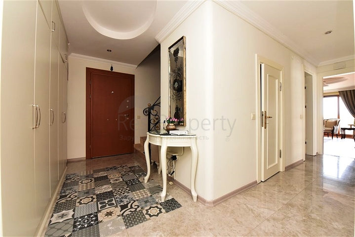 دوبلكس واسعة - 5 غرف وصالة - مفروشة - في موقع مميز - اوبا / الانيا 