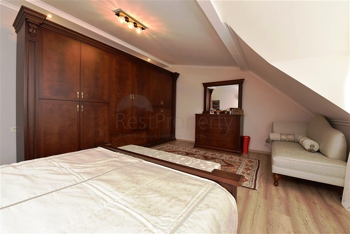 دوبلكس واسعة - 5 غرف وصالة - مفروشة - في موقع مميز - اوبا / الانيا 