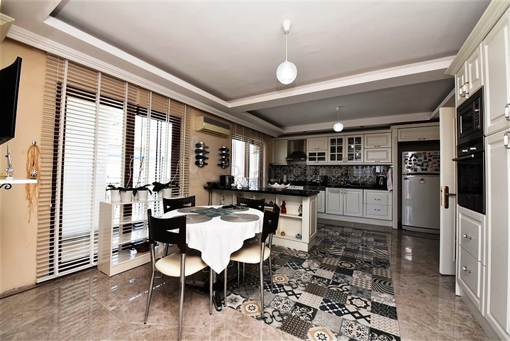 دوبلكس واسعة - 5 غرف وصالة - مفروشة - في موقع مميز - اوبا / الانيا 