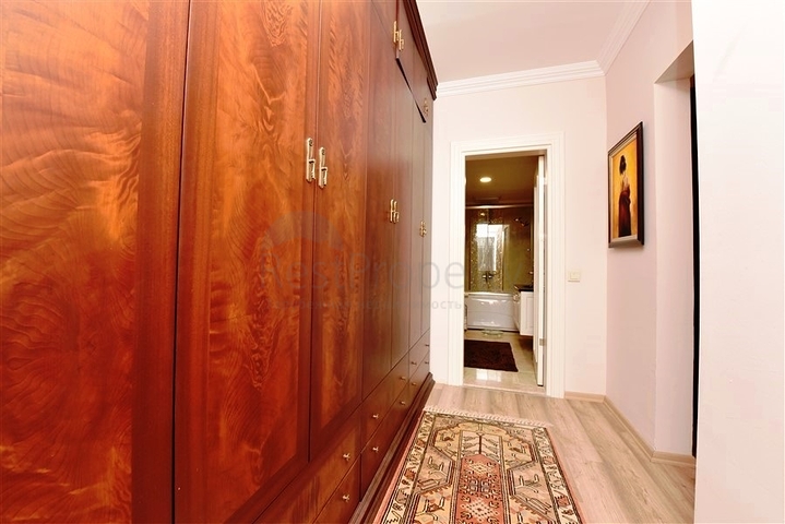 دوبلكس واسعة - 5 غرف وصالة - مفروشة - في موقع مميز - اوبا / الانيا 