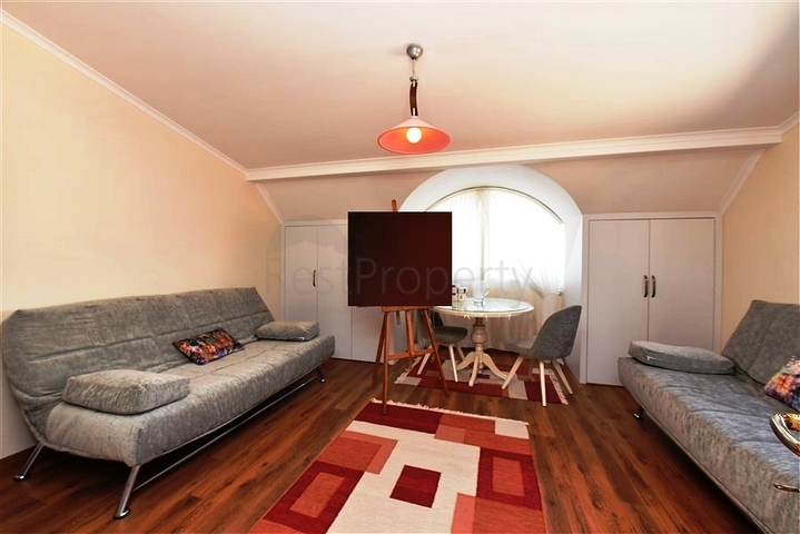 دوبلكس واسعة - 5 غرف وصالة - مفروشة - في موقع مميز - اوبا / الانيا 