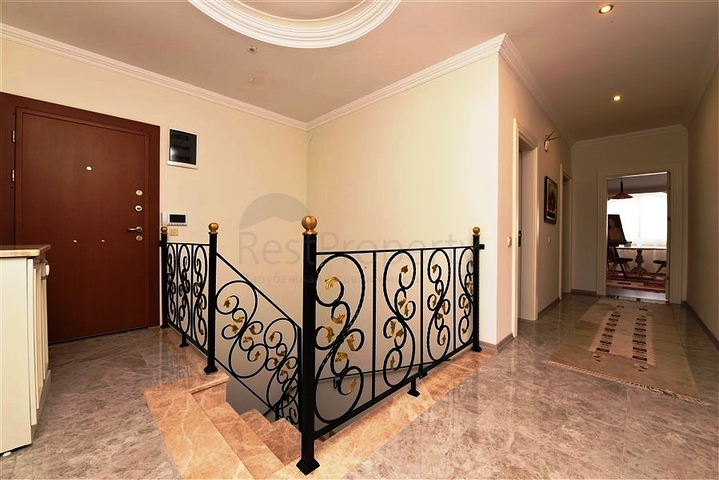 دوبلكس واسعة - 5 غرف وصالة - مفروشة - في موقع مميز - اوبا / الانيا 