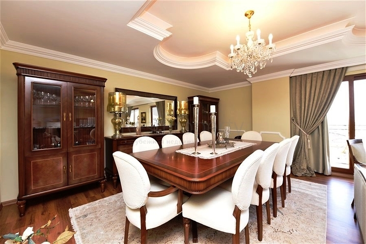 دوبلكس واسعة - 5 غرف وصالة - مفروشة - في موقع مميز - اوبا / الانيا 