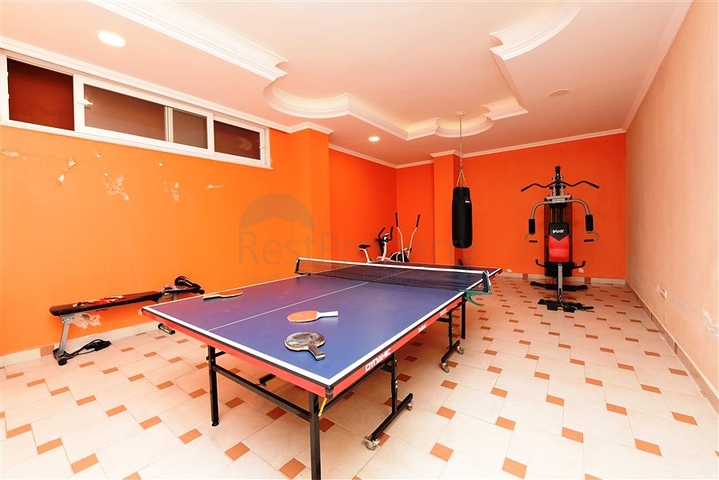 دوبلكس واسعة - 5 غرف وصالة - مفروشة - في موقع مميز - اوبا / الانيا 