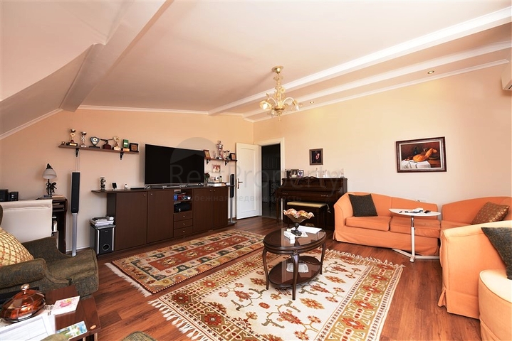 دوبلكس واسعة - 5 غرف وصالة - مفروشة - في موقع مميز - اوبا / الانيا 