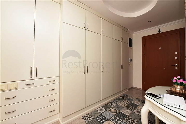 دوبلكس واسعة - 5 غرف وصالة - مفروشة - في موقع مميز - اوبا / الانيا 