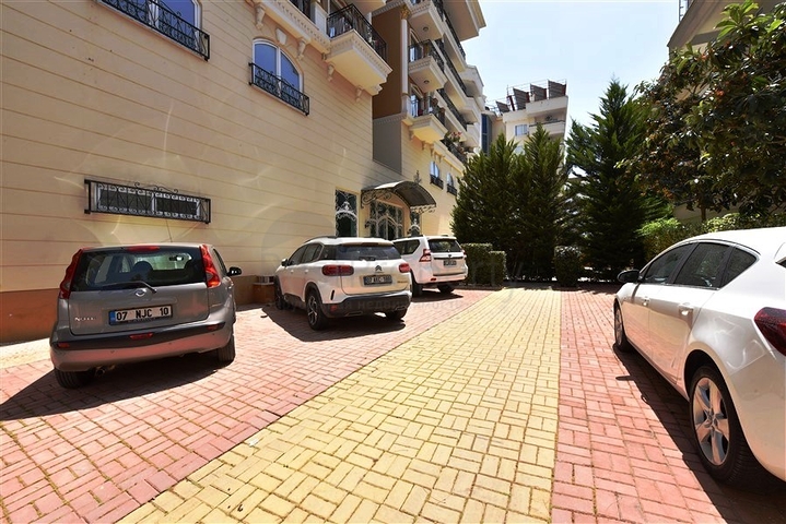 دوبلكس واسعة - 5 غرف وصالة - مفروشة - في موقع مميز - اوبا / الانيا 