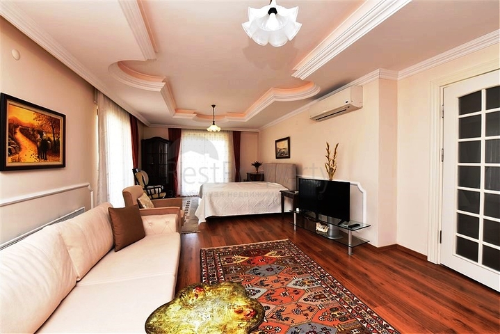 دوبلكس واسعة - 5 غرف وصالة - مفروشة - في موقع مميز - اوبا / الانيا 